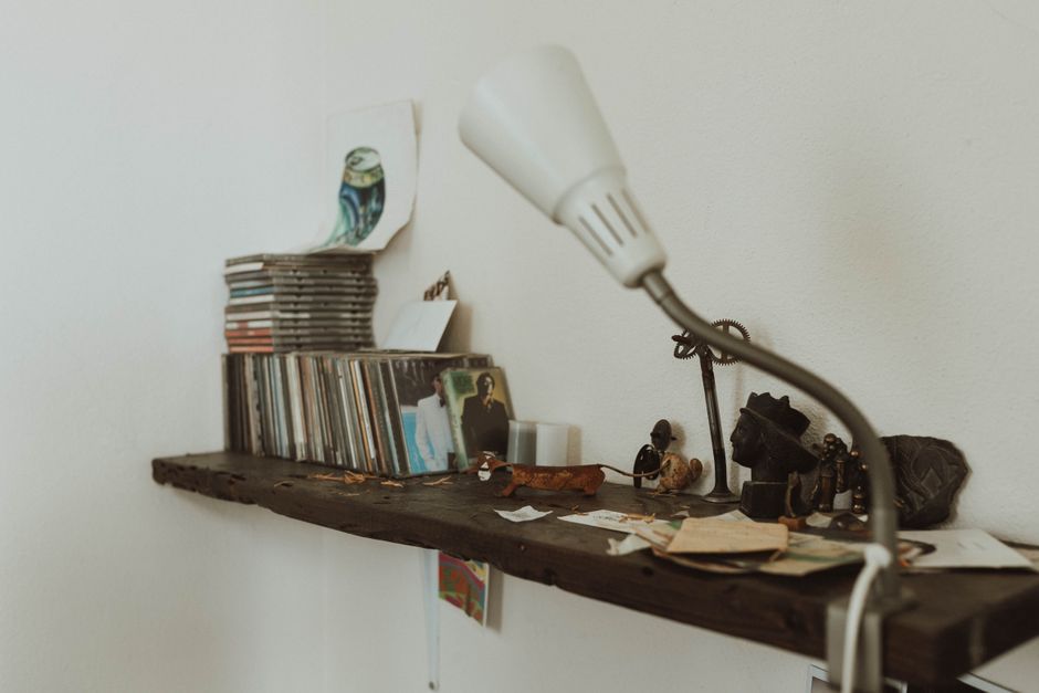 Floating Shelf with a weekend makeover — home · DIY