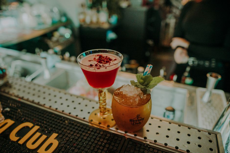 Craft-And-Cocktail Evening around a themed menu — entertainment · Party Ideas