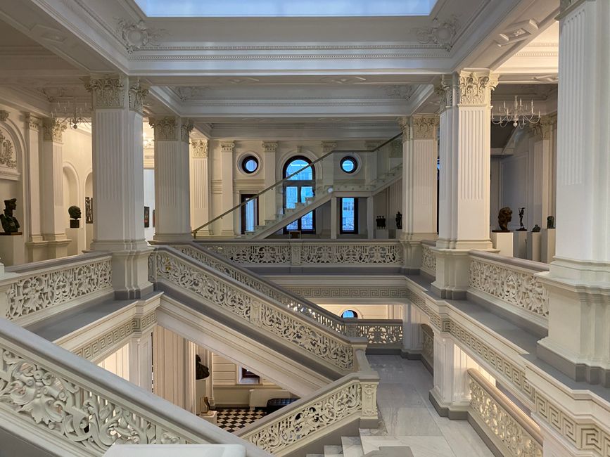 Museum Afternoon around a simple personal ritual — lifestyle · Dating