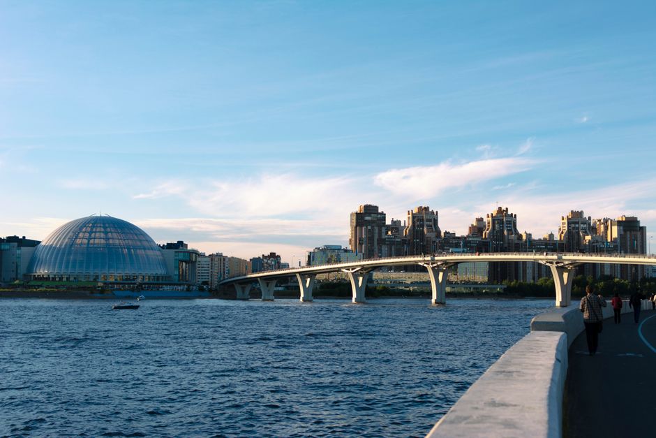 Riverfront Promenade around a neighborhood market — travel · City Trips