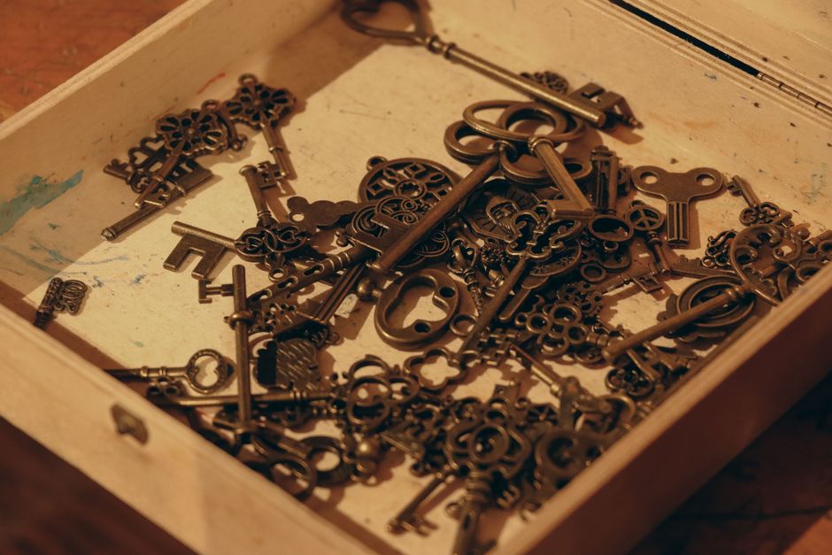 Indoor Treasure Hunt for a casual first date — entertainment · Family Fun
