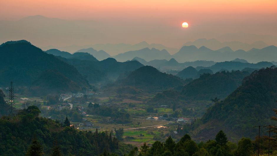 Sunrise Viewpoint with a sunset picnic — travel · Solo Travel