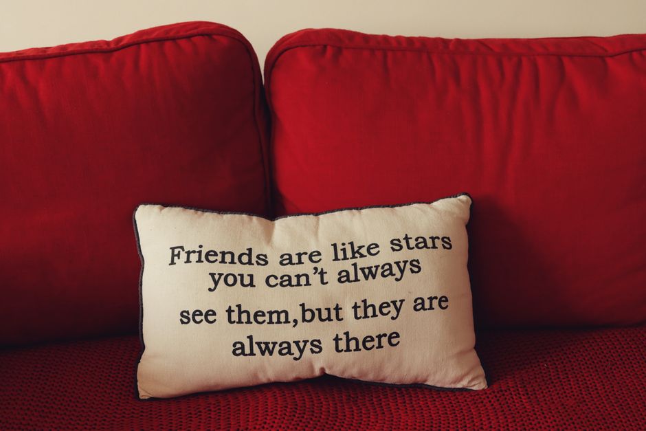 Sweater Cushion using thrifted fabric — diy-creativity · Upcycling