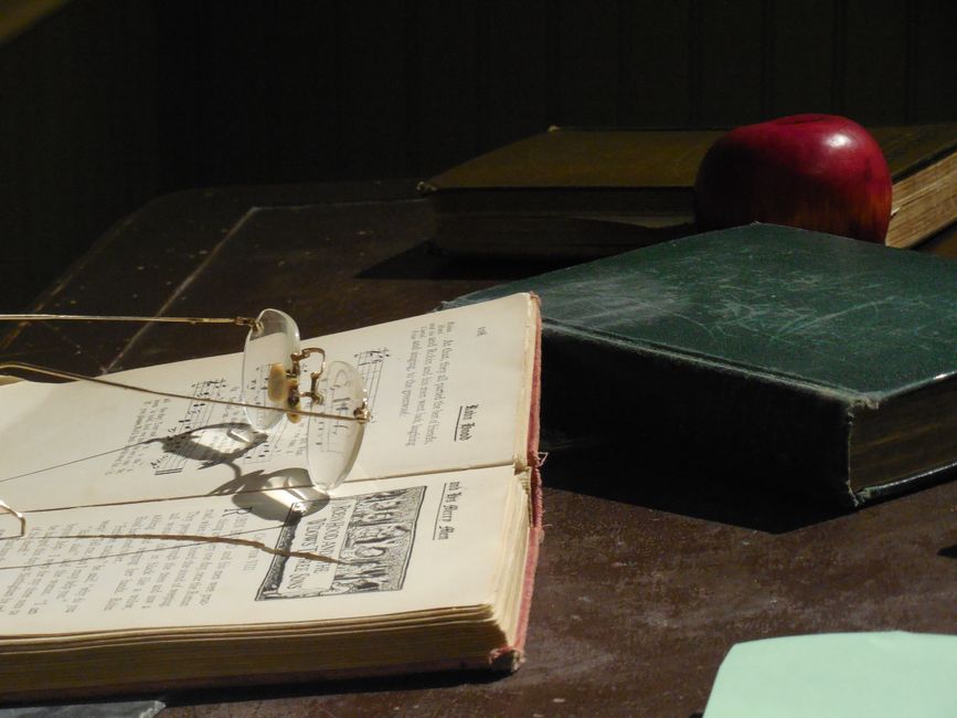 Shadow Study for a small creative corner — diy-creativity · Photography