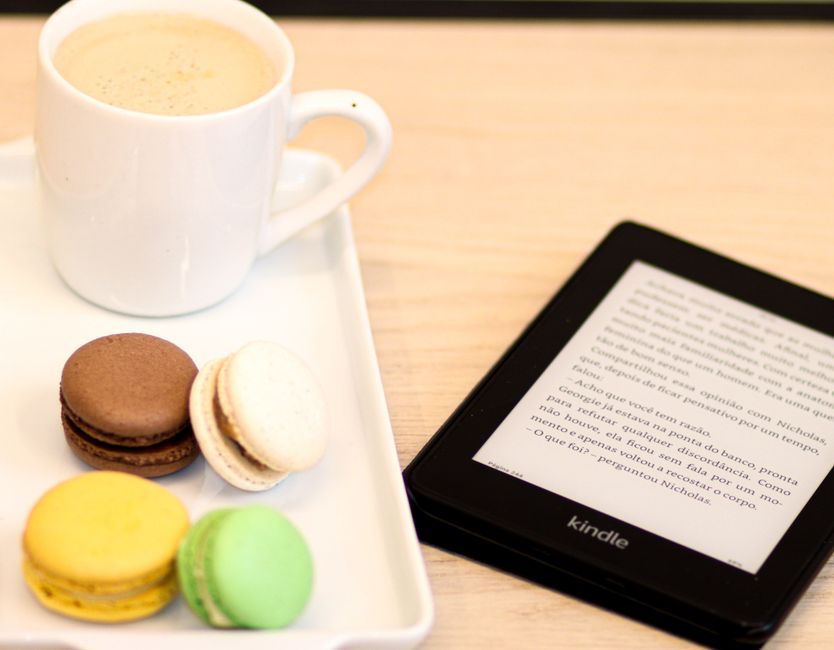 E-Reader Stand for a small home office — smart-life · Gadgets