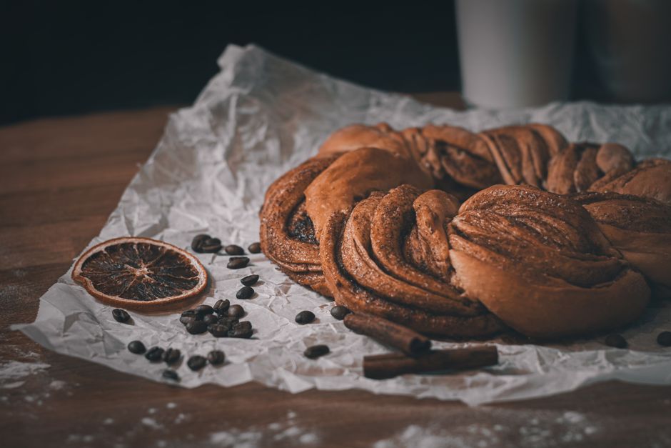 Cardamom Buns with apple pieces — food · Baking