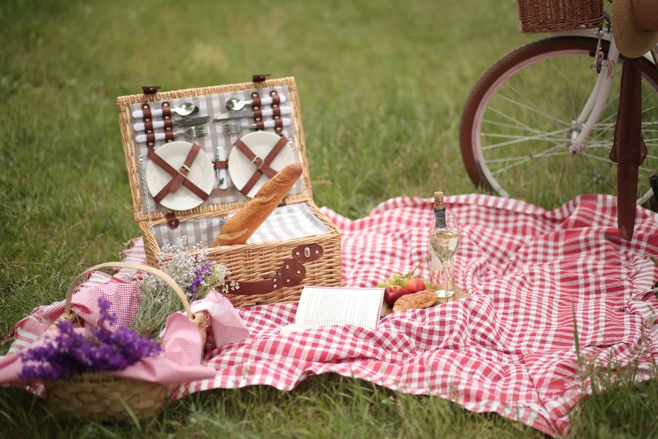 Park Picnic for a weekend reset — lifestyle · Dating