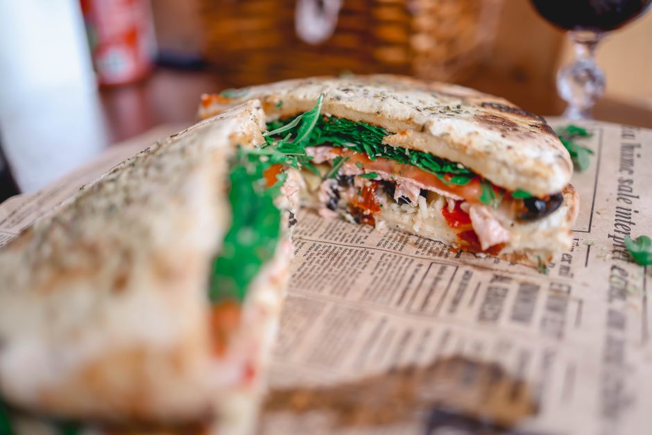 Mediterranean Wrap with crunchy chickpeas — food · Lunch Ideas