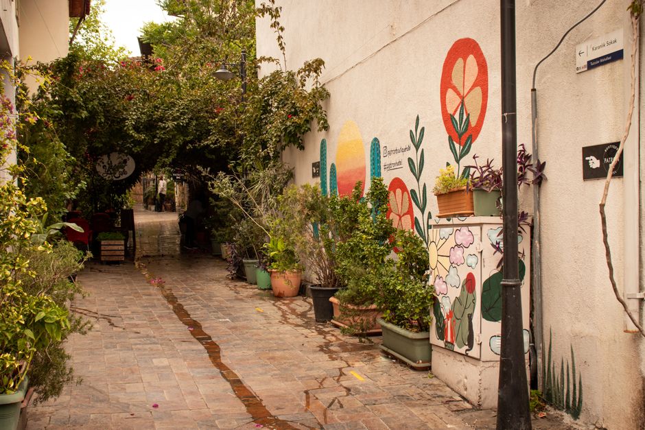 Street-Art Alley for an off-season visit — travel · City Trips