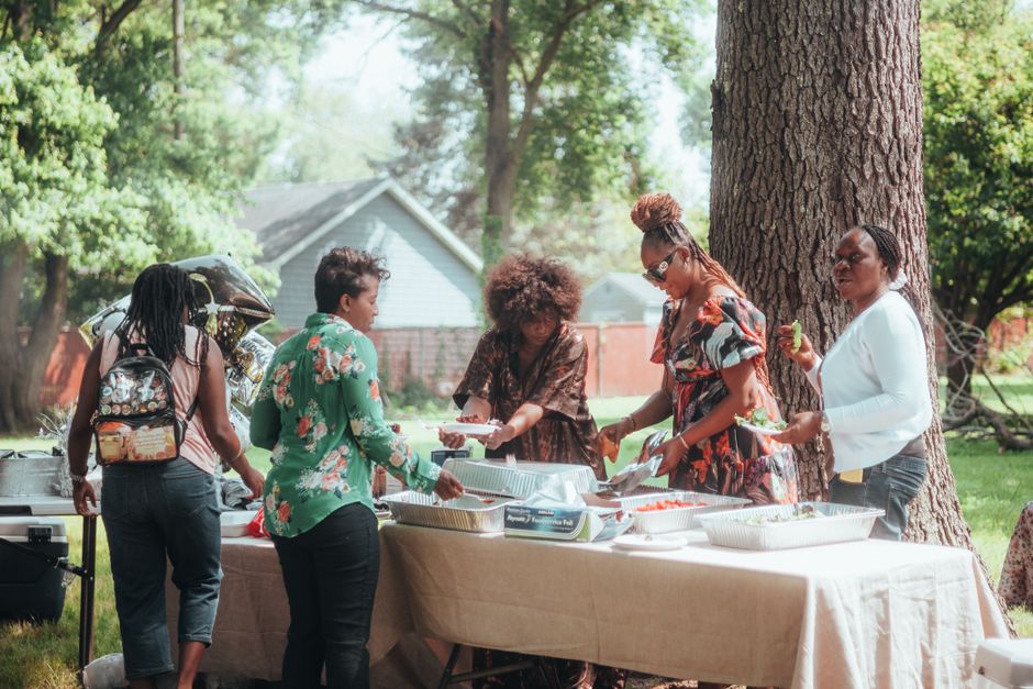 Backyard Picnic Party for a casual first date — entertainment · Party Ideas