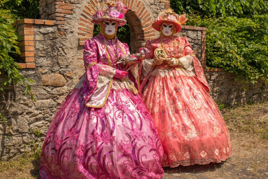 30 Costume Photo Corner ideas for getting guests involved