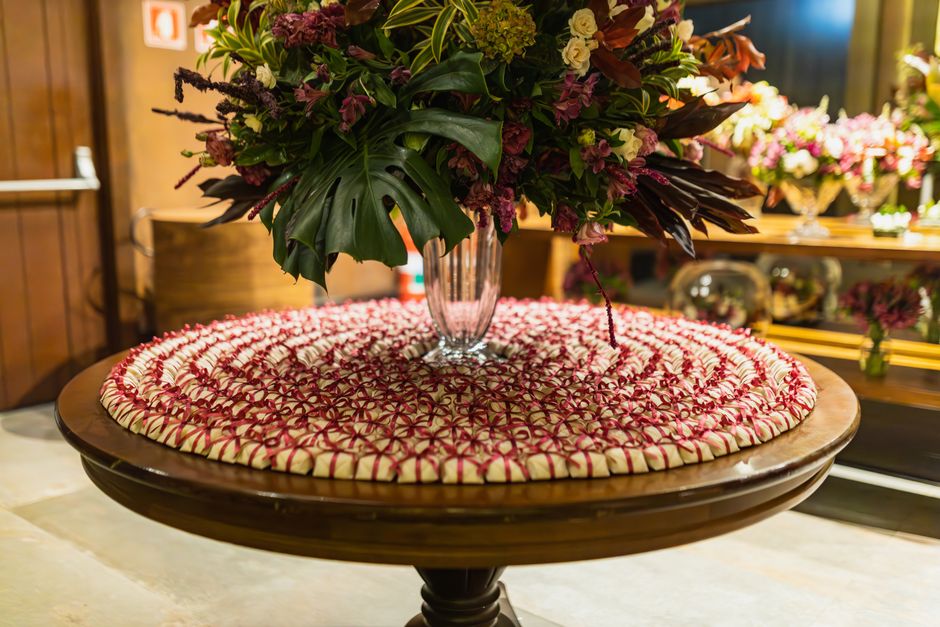 Leaf Centerpiece with a grown-up finishing detail — celebrations · Thanksgiving