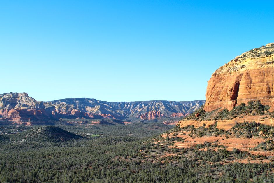 Sedona Red-Rock Trail near a historic landmark — travel · USA Travel