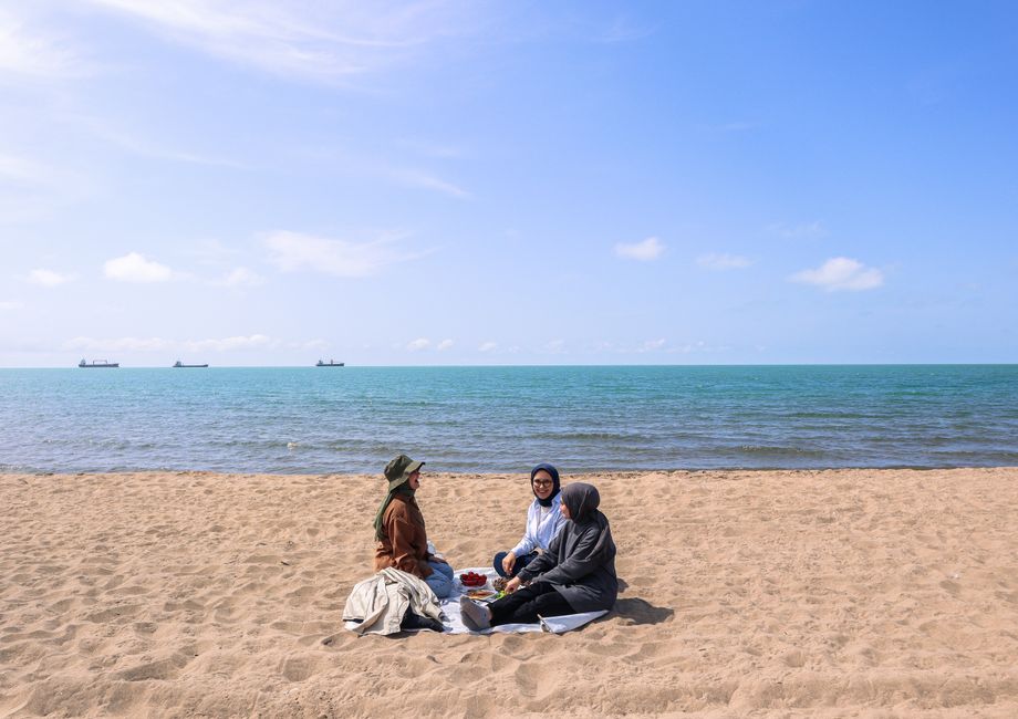 Beach Picnic for a budget-aware traveler — travel · Beach Vacations