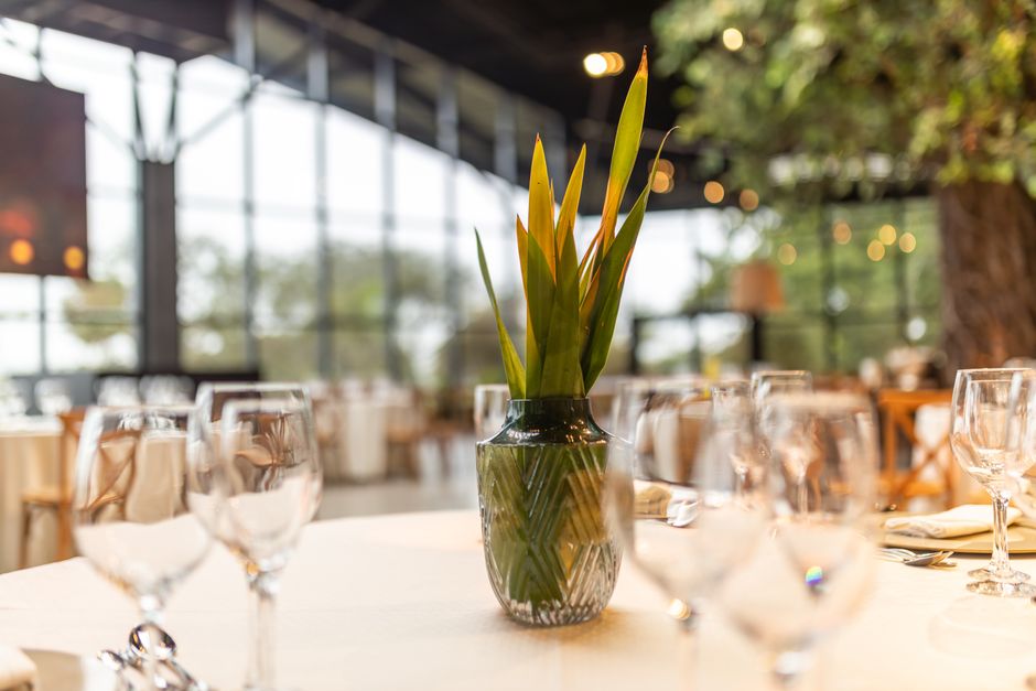 Leaf Centerpiece with a low-stress setup — celebrations · Thanksgiving