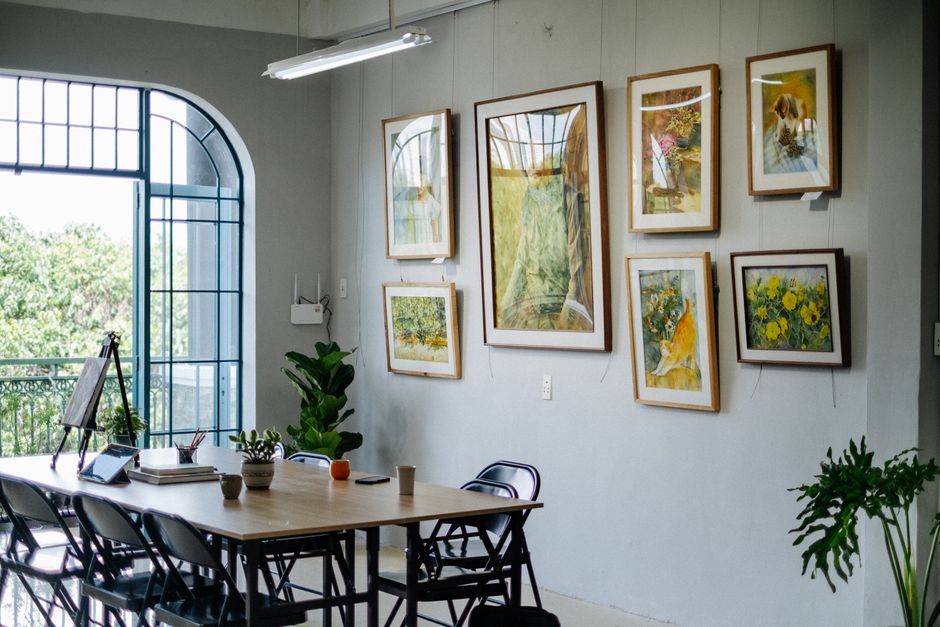 Gallery Wall using mixed vintage pieces — home · Home Decor