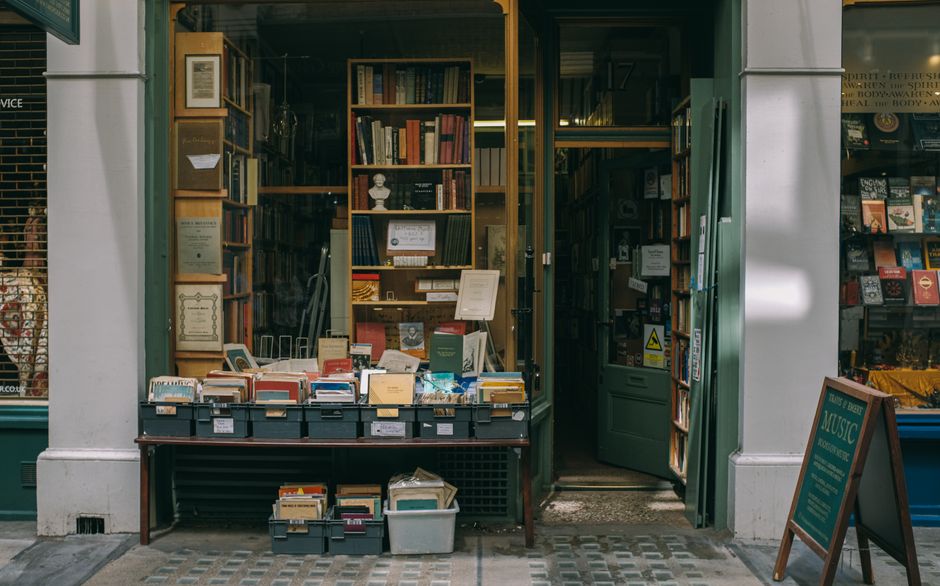 22 Bookstore First Date ideas for a handmade home