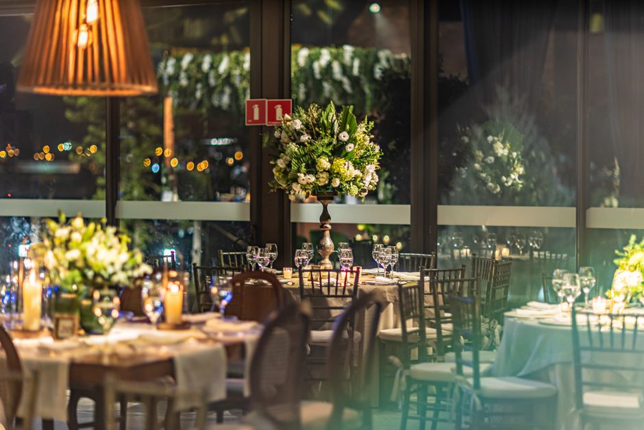 Flower-Free Centerpiece for a larger guest list — celebrations · Valentine's Day