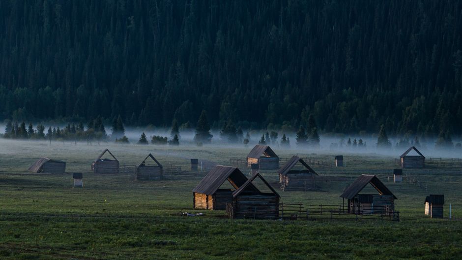 Cabin Morning with a small-town detour — travel · Weekend Getaways
