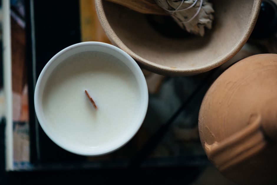 Clay Candle Dish using pressed botanicals — diy-creativity · Handmade Decor