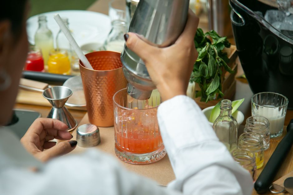 Craft-And-Cocktail Evening for a spontaneous plan — entertainment · Party Ideas