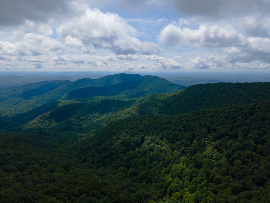 Blue Ridge Overlook around a local breakfast stop — travel · USA Travel