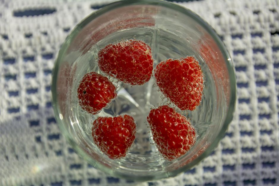 Sparkling Berry Lemonade for a summer cooler — food · Drinks