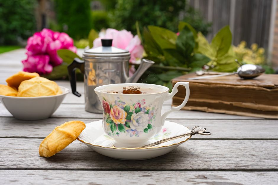 Garden Tea Party with a low-cost setup — entertainment · Party Ideas