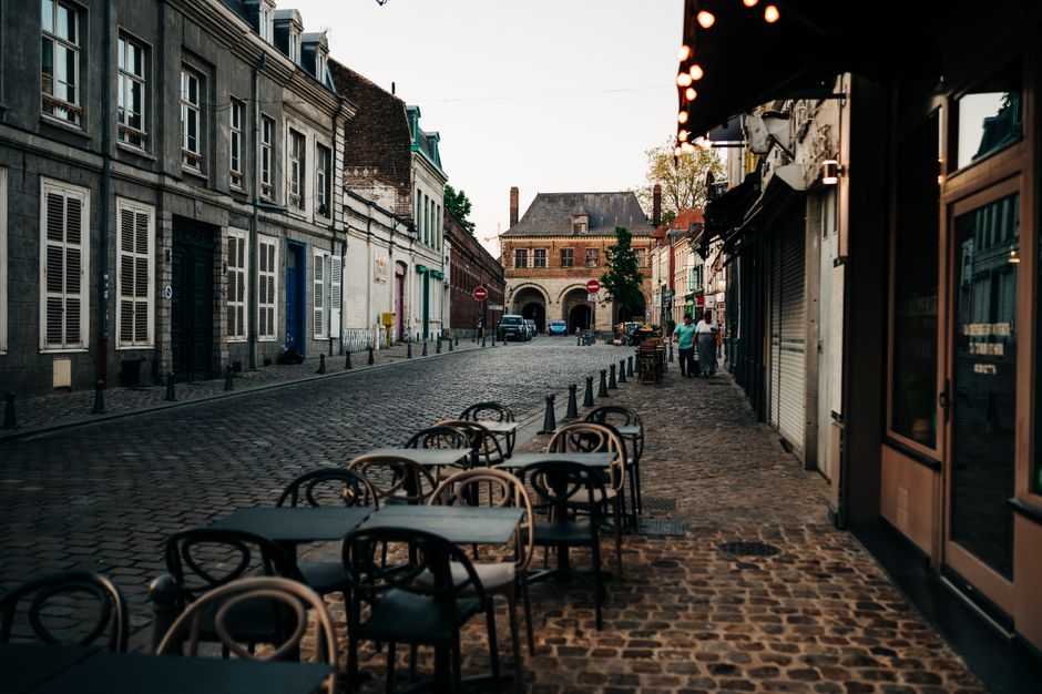 Quiet Café Route with a quiet neighborhood stop — travel · Solo Travel