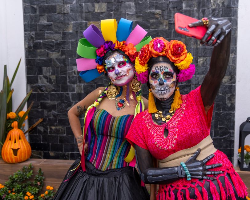 Costume Photo Corner with a surprise reveal — celebrations · Halloween