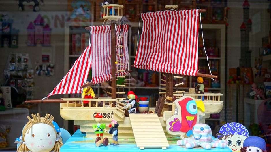Kid-Friendly Museum with a sunset picnic — travel · Family Travel