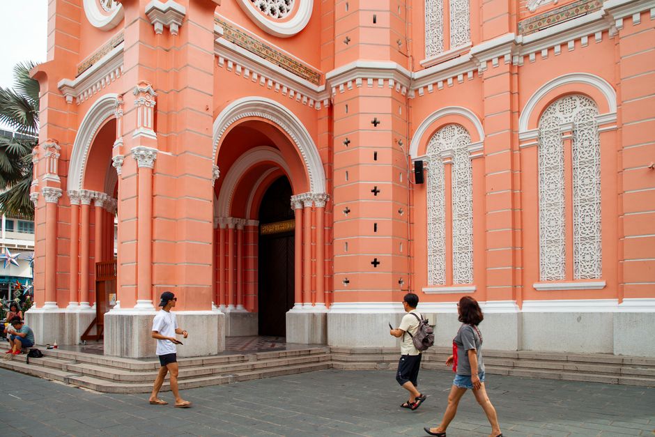 Architecture Walk around a memorable local meal — travel · City Trips