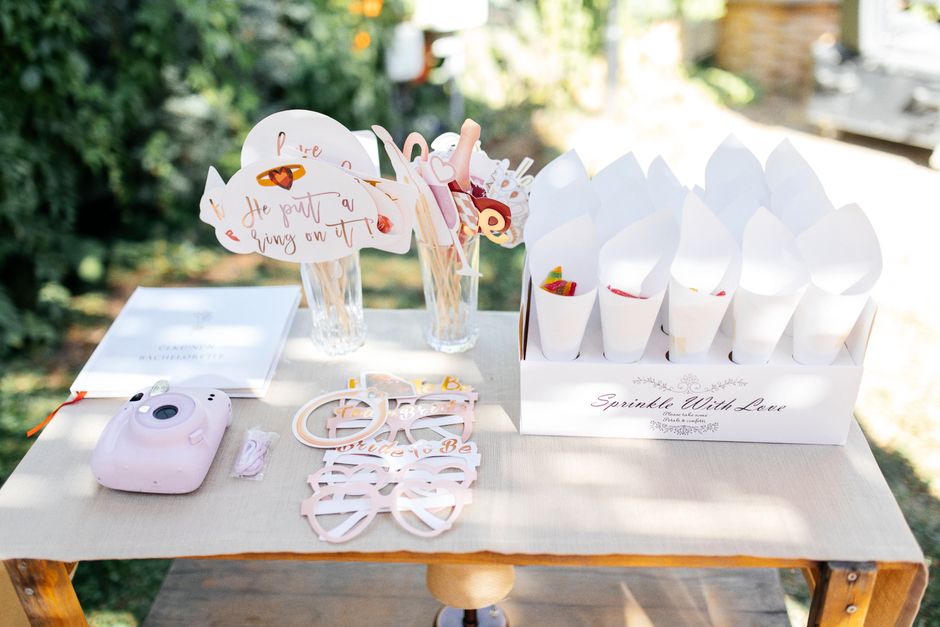Guestbook Alternative with a nostalgic detail — celebrations · Weddings