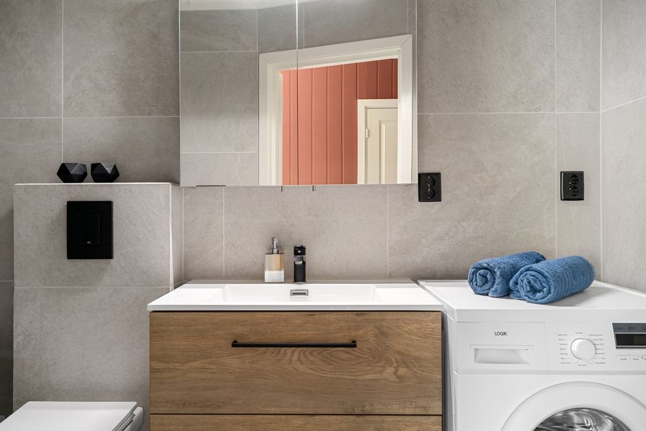 Under-Sink Trick for tiny entryways — home · Home Hacks