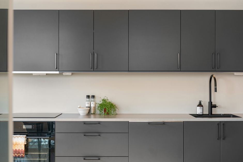 Under-Sink Trick for reducing visual clutter — home · Home Hacks