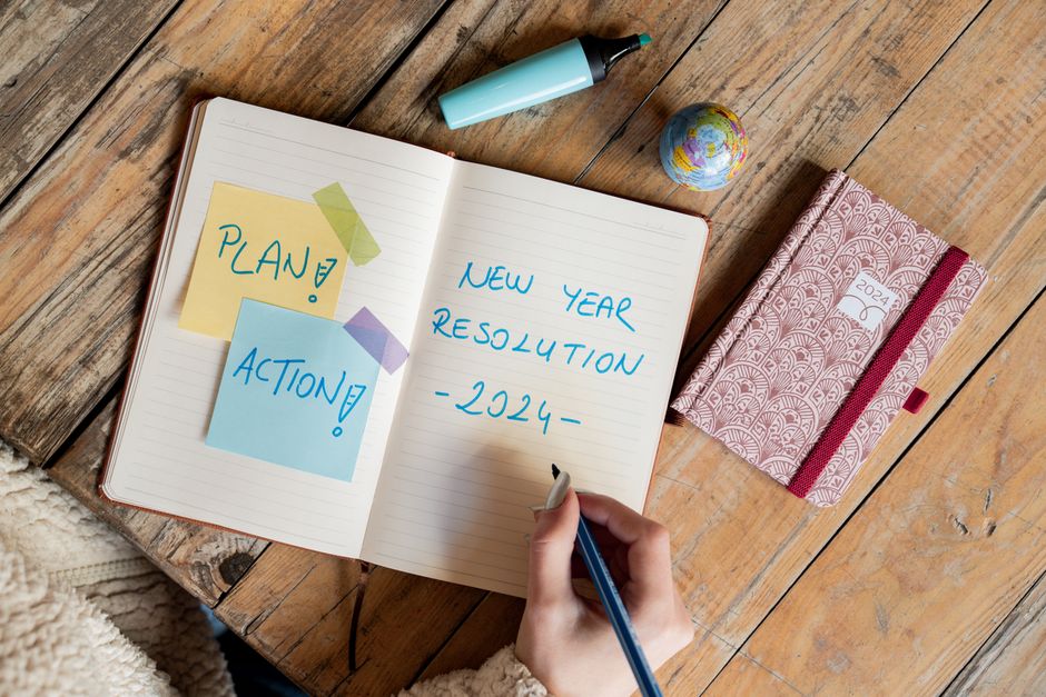 Goal-Setting Table with an elegant thrifted detail — celebrations · New Year's