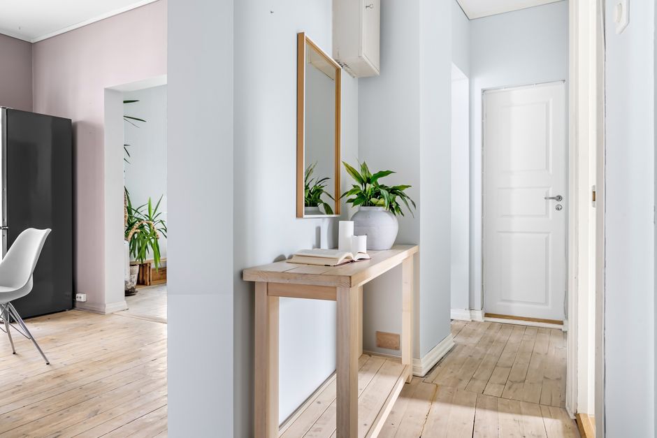 Oak Console for a rental-friendly refresh — home · Home Decor