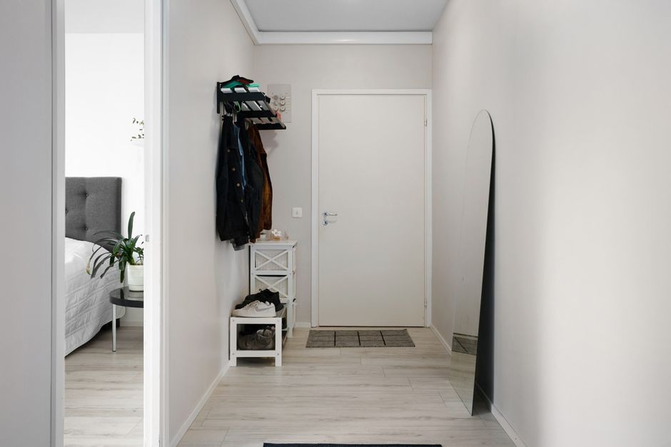 Door-Back Organizer for taming charging cords — home · Home Hacks