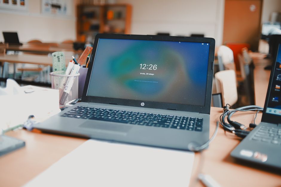Laptop Battery Care with privacy-first settings — smart-life · Technology