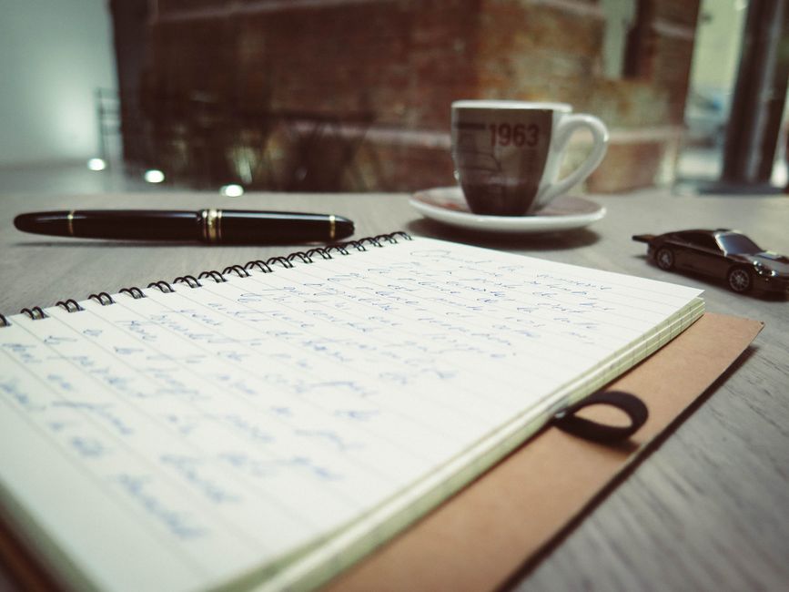 Museum Notebook Hour with a weather-flexible route — travel · Solo Travel