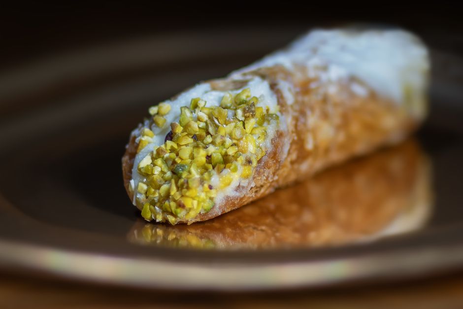 Mini Cannoli Cups with pistachio crunch — food · Desserts