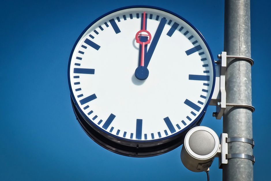 One-Minute Listening with a mindful breathing pattern — wellness · Mindfulness