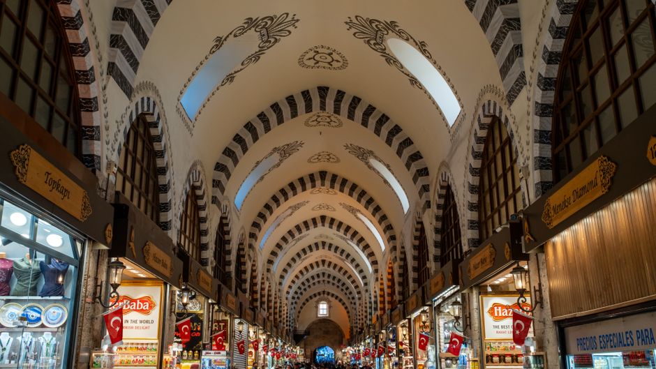 Historic Market with a photo-friendly pause — travel · City Trips
