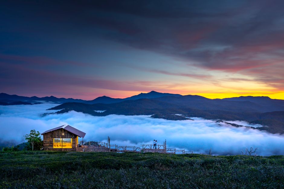 Cabin Morning with a scenic picnic — travel · Weekend Getaways