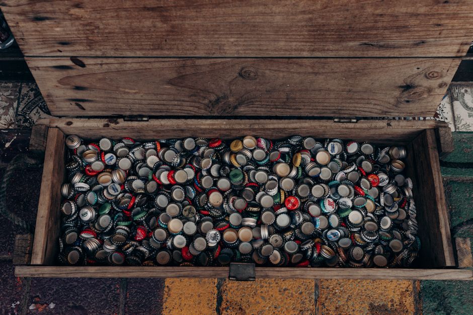 Bottle-Cap Mosaic using household supplies — diy-creativity · Upcycling