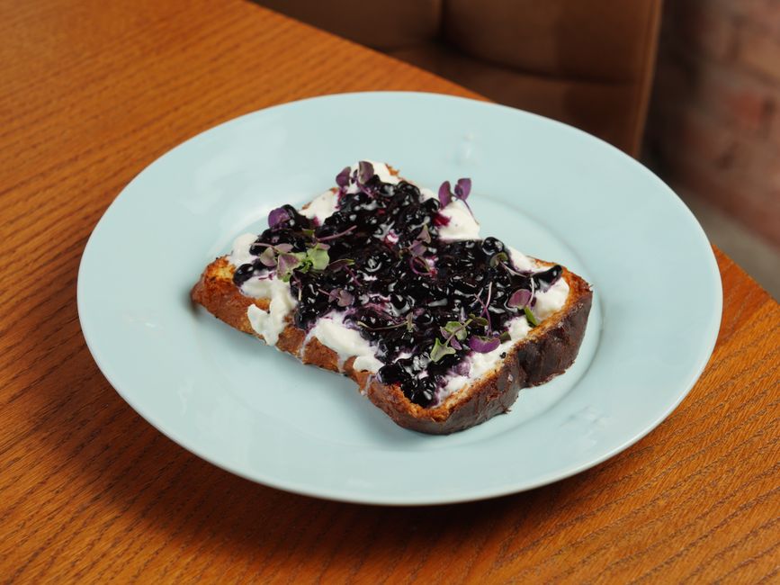 Ricotta Berry Toast for a lazy Sunday — food · Breakfast & Brunch