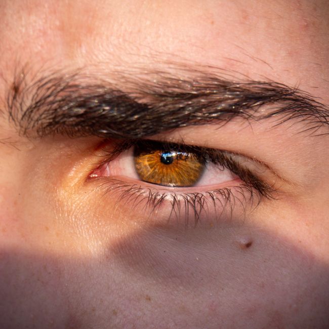 Simple Brow Shaping for a creative break — lifestyle · Beauty