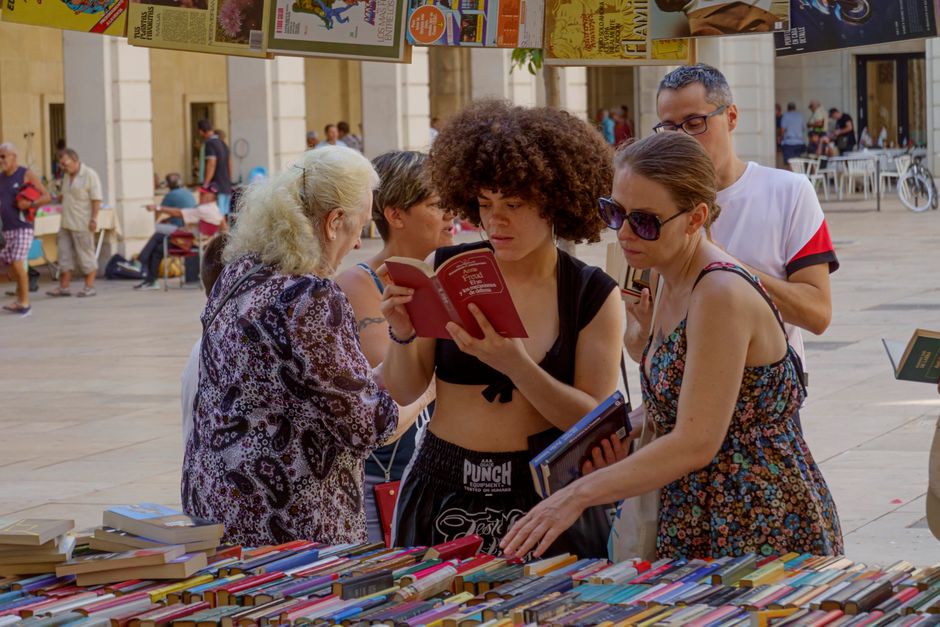Book Swap for a spontaneous plan — lifestyle · Social Life