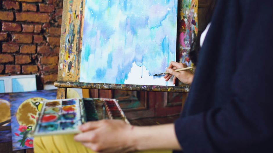 Paint-And-Sip Night for a small apartment — entertainment · Date Nights