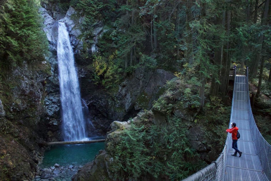 Easy Waterfall Trail around an art-filled neighborhood — travel · Family Travel
